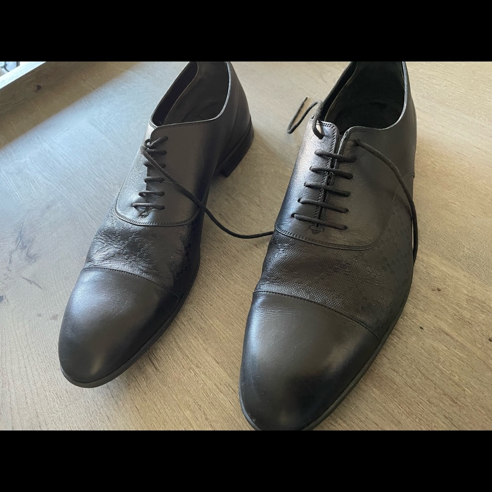 Men’s black leather Gucci dress shoes size 10